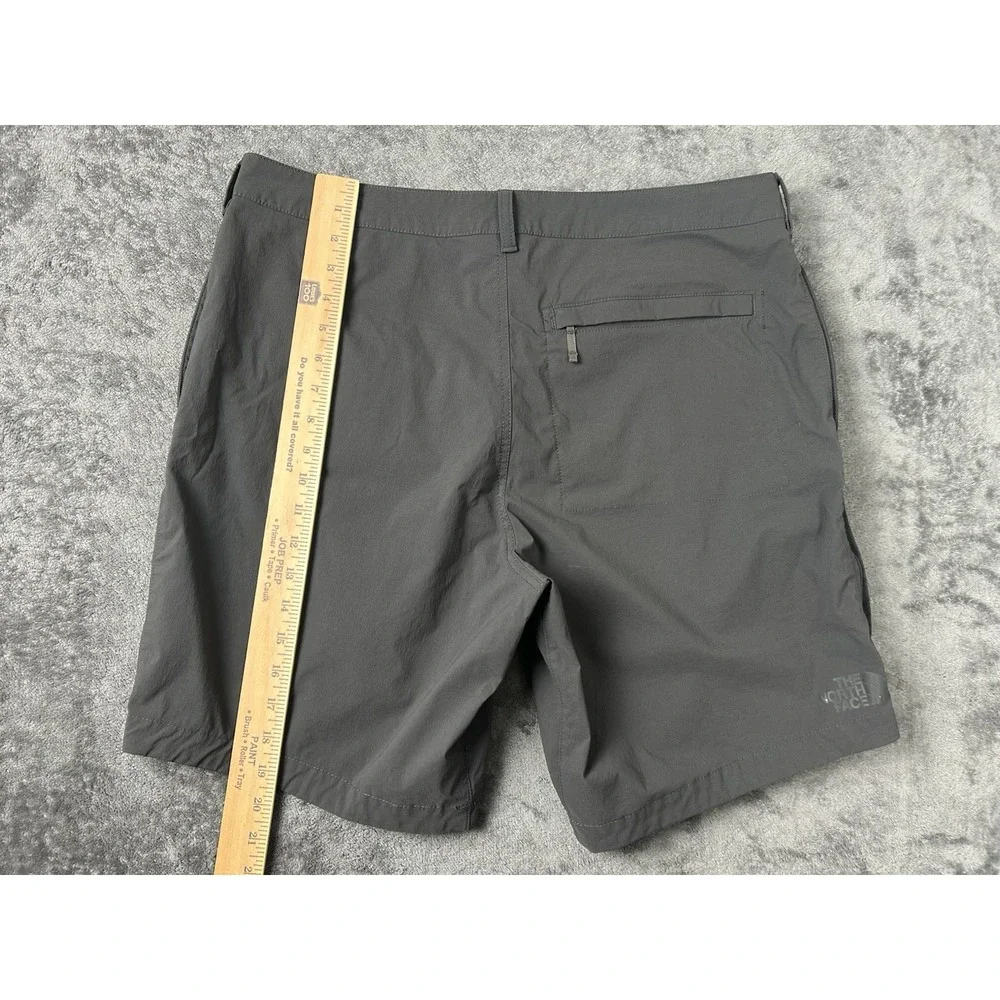 The North Face Men's Flat Front Short 2 Nylon Hiking  Lightweight Gray Mens 36